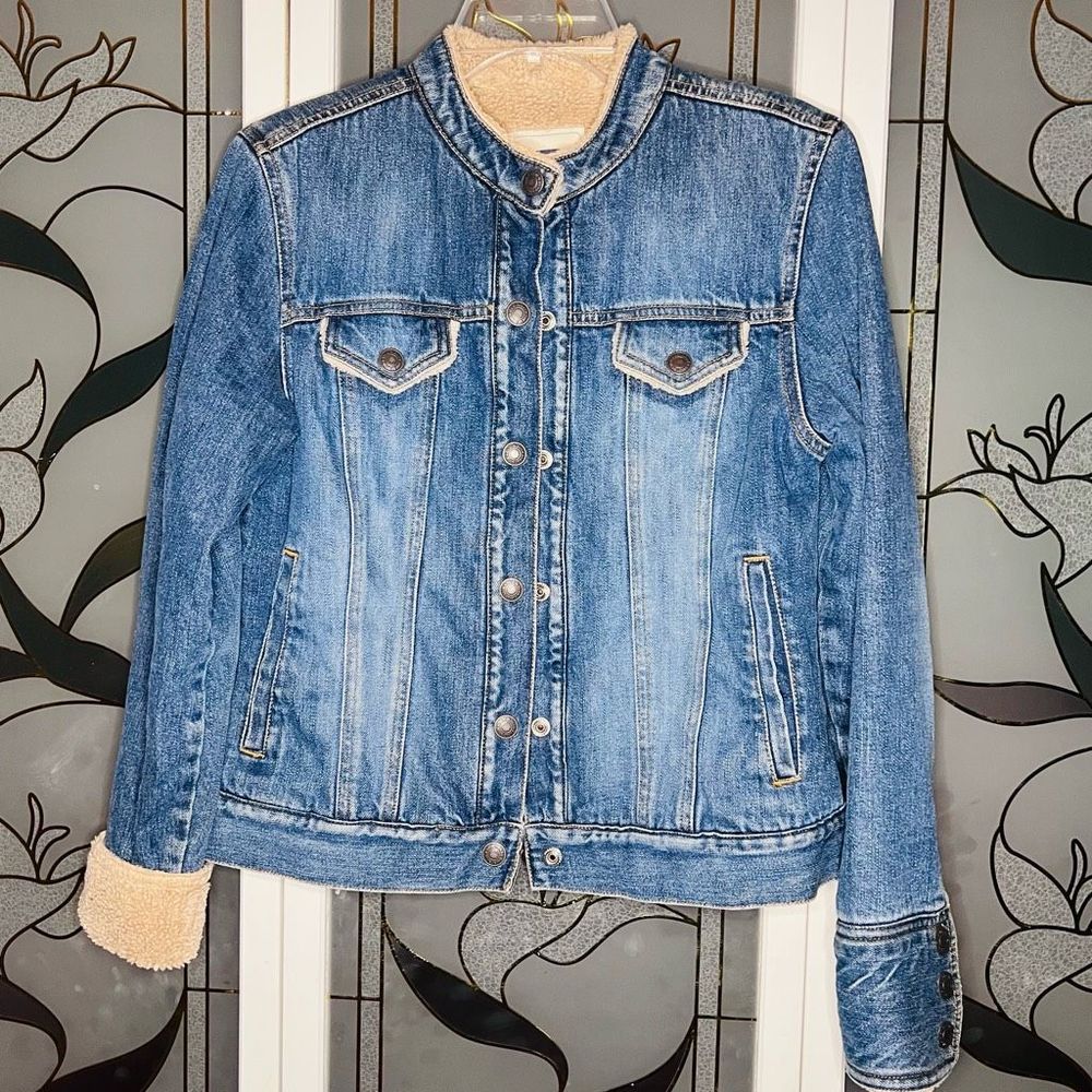 Old Navy Fleece Lined Dark Wash Jean Jacket w/ 3 Button wide wrist band- Size S